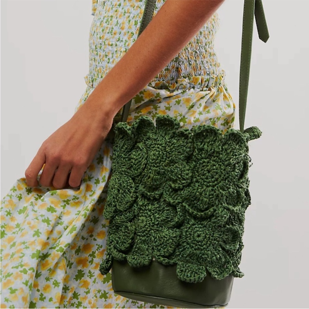 NWOT Free People Best In Show Crochet Bucket Bag in Hunter Green - Picture 3 of 7